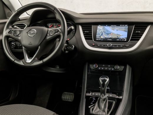 Opel Grandland X 1.2 Turbo Sport Automaat (APPLE CARPLAY, GROOT NAVI, LM VELGEN, SPORTSTOELEN, CRUISE, PARKEERSENS... ActivLease financial lease