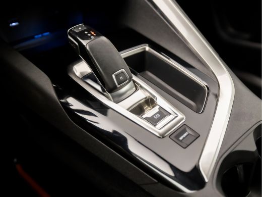 Peugeot 3008 1.2 PureTech Sport Automaat (APPLE CARPLAY, GROOT NAVI, 360 CAMERA, SPORTSTOELEN, LANE ASSIST, CR... ActivLease financial lease