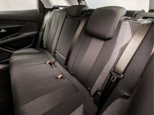 Peugeot 3008 1.2 PureTech Sport Automaat (APPLE CARPLAY, GROOT NAVI, 360 CAMERA, SPORTSTOELEN, LANE ASSIST, CR... ActivLease financial lease