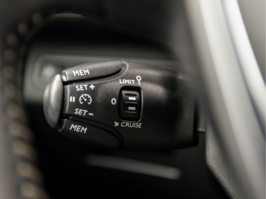 Peugeot 3008 1.2 PureTech Sport Automaat (APPLE CARPLAY, GROOT NAVI, 360 CAMERA, SPORTSTOELEN, LANE ASSIST, CR... ActivLease financial lease