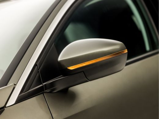 Peugeot 3008 1.2 PureTech Sport Automaat (APPLE CARPLAY, GROOT NAVI, 360 CAMERA, SPORTSTOELEN, LANE ASSIST, CR... ActivLease financial lease