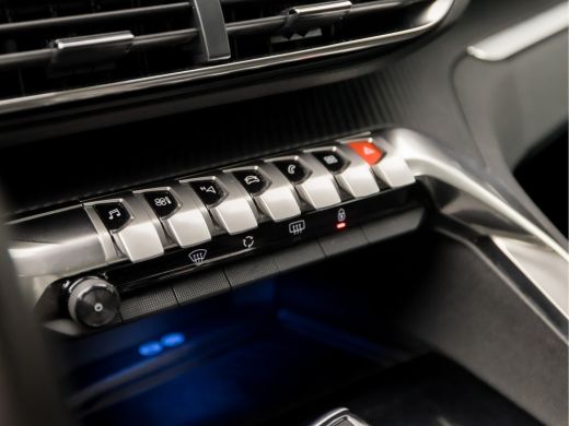 Peugeot 3008 1.2 PureTech Sport Automaat (APPLE CARPLAY, GROOT NAVI, 360 CAMERA, SPORTSTOELEN, LANE ASSIST, CR... ActivLease financial lease