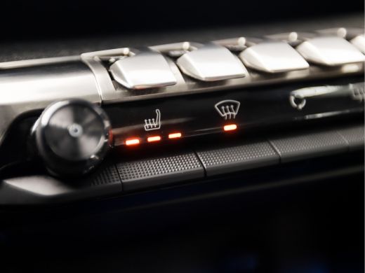 Peugeot 3008 1.2 PureTech Sport Automaat (APPLE CARPLAY, GROOT NAVI, LEDER, STOELVERWARMING, SPORTSTOELEN, LED... ActivLease financial lease