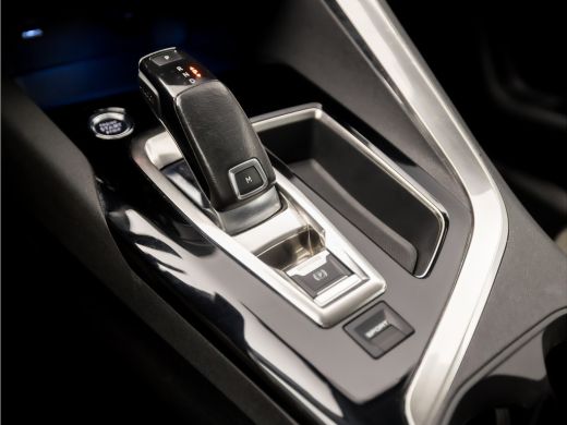 Peugeot 3008 1.2 PureTech Sport Automaat (APPLE CARPLAY, GROOT NAVI, LEDER, STOELVERWARMING, SPORTSTOELEN, LED... ActivLease financial lease