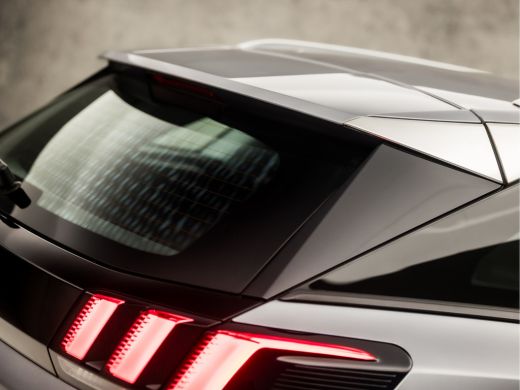 Peugeot 3008 1.2 PureTech Sport Automaat (APPLE CARPLAY, GROOT NAVI, LEDER, STOELVERWARMING, SPORTSTOELEN, LED... ActivLease financial lease