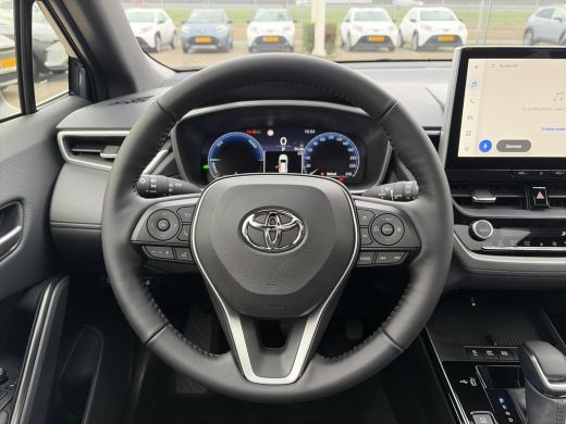 Toyota Corolla Cross Hybrid 140 Dynamic Panorama ActivLease financial lease