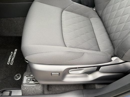 Toyota Corolla Cross Hybrid 140 Dynamic Panorama ActivLease financial lease