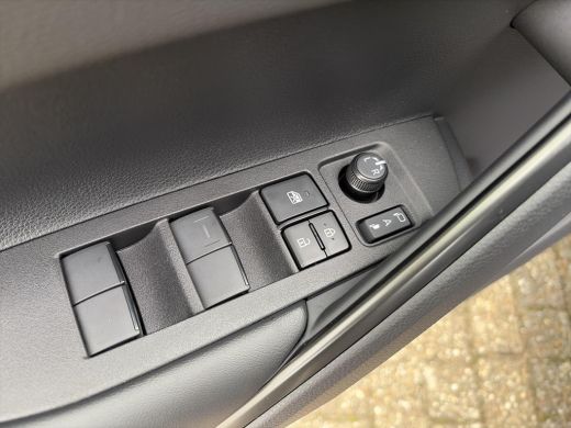 Toyota Corolla Cross Hybrid 140 Dynamic Panorama ActivLease financial lease