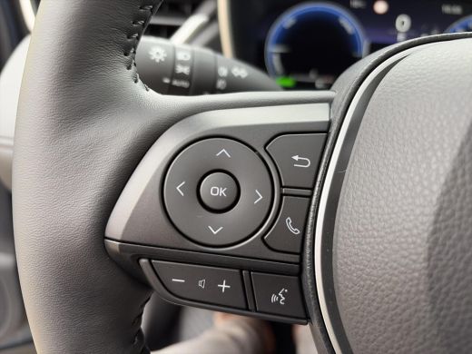 Toyota Corolla Cross Hybrid 140 Dynamic Panorama ActivLease financial lease