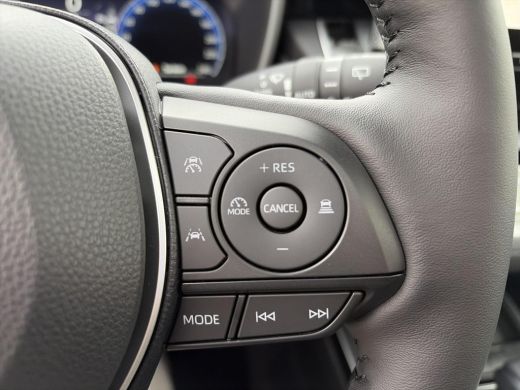 Toyota Corolla Cross Hybrid 140 Dynamic Panorama ActivLease financial lease