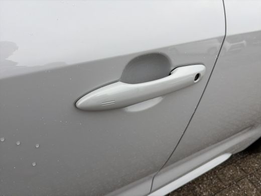 Toyota Corolla Touring Sports Hybrid 140 Dynamic ActivLease financial lease