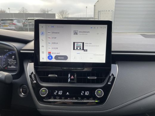 Toyota Corolla Touring Sports Hybrid 140 Dynamic ActivLease financial lease