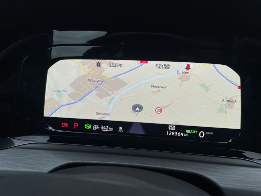 Volkswagen Golf 1.4 eHybrid Style PHEV | Elek. Trekhaak | Q-Light | Carplay | Memory | Navi | Sfeerverlichting ActivLease financial lease