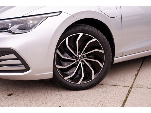 Volkswagen Golf 1.4 eHybrid Style PHEV | Elek. Trekhaak | Q-Light | Carplay | Memory | Navi | Sfeerverlichting ActivLease financial lease