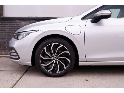 Volkswagen Golf 1.4 eHybrid Style PHEV | Elek. Trekhaak | Q-Light | Carplay | Memory | Navi | Sfeerverlichting ActivLease financial lease