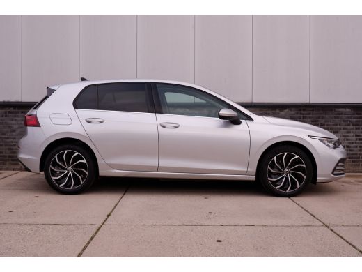Volkswagen Golf 1.4 eHybrid Style PHEV | Elek. Trekhaak | Q-Light | Carplay | Memory | Navi | Sfeerverlichting ActivLease financial lease