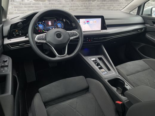 Volkswagen Golf 1.4 eHybrid Style PHEV | Elek. Trekhaak | Q-Light | Carplay | Memory | Navi | Sfeerverlichting ActivLease financial lease
