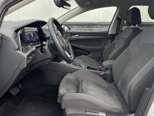 Volkswagen Golf 1.4 eHybrid Style PHEV | Elek. Trekhaak | Q-Light | Carplay | Memory | Navi | Sfeerverlichting ActivLease financial lease