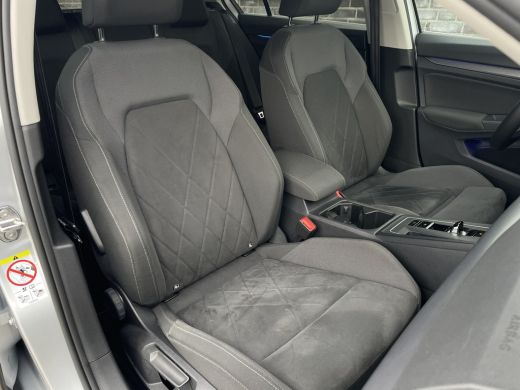 Volkswagen Golf 1.4 eHybrid Style PHEV | Elek. Trekhaak | Q-Light | Carplay | Memory | Navi | Sfeerverlichting ActivLease financial lease