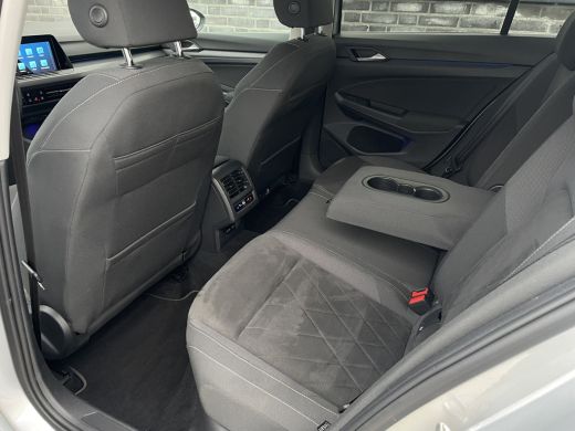 Volkswagen Golf 1.4 eHybrid Style PHEV | Elek. Trekhaak | Q-Light | Carplay | Memory | Navi | Sfeerverlichting ActivLease financial lease