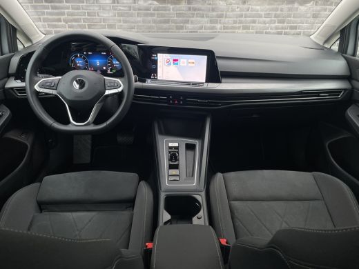 Volkswagen Golf 1.4 eHybrid Style PHEV | Elek. Trekhaak | Q-Light | Carplay | Memory | Navi | Sfeerverlichting ActivLease financial lease