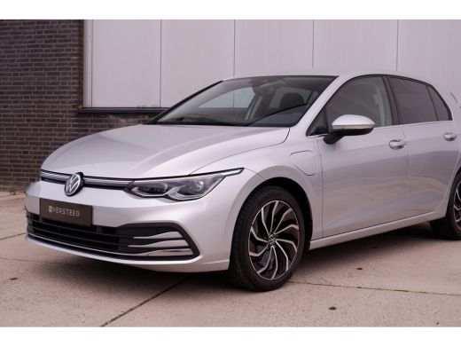 Volkswagen Golf 1.4 eHybrid Style PHEV | Elek. Trekhaak | Q-Light | Carplay | Memory | Navi | Sfeerverlichting ActivLease financial lease