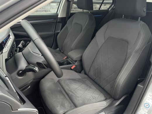Volkswagen Golf 1.4 eHybrid Style PHEV | Elek. Trekhaak | Q-Light | Carplay | Memory | Navi | Sfeerverlichting ActivLease financial lease