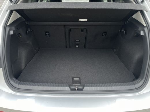 Volkswagen Golf 1.4 eHybrid Style PHEV | Elek. Trekhaak | Q-Light | Carplay | Memory | Navi | Sfeerverlichting ActivLease financial lease