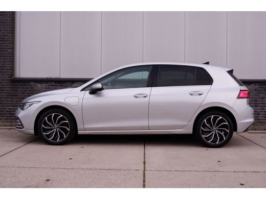 Volkswagen Golf 1.4 eHybrid Style PHEV | Elek. Trekhaak | Q-Light | Carplay | Memory | Navi | Sfeerverlichting ActivLease financial lease