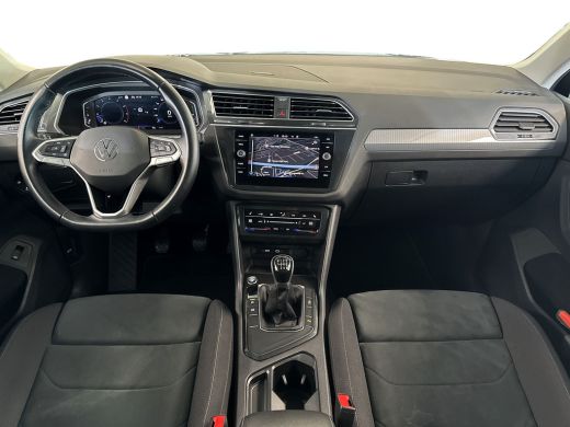 Volkswagen Tiguan 1.5 TSI 130pk Life Business Voorruit verwarmbaar / 'Tulsa', 17 inch lichtmetaal / Stoelverwarming ActivLease financial lease