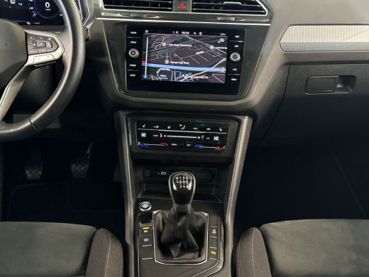 Volkswagen Tiguan 1.5 TSI 130pk Life Business Voorruit verwarmbaar / 'Tulsa', 17 inch lichtmetaal / Stoelverwarming ActivLease financial lease