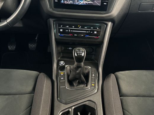 Volkswagen Tiguan 1.5 TSI 130pk Life Business Voorruit verwarmbaar / 'Tulsa', 17 inch lichtmetaal / Stoelverwarming ActivLease financial lease