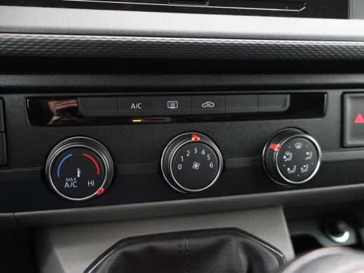 Volkswagen Transporter 2.0 TDI L2H1 HIGHLINE | LMV | TREKHAAK | APPLE CARPLAY | CAMERA | COMFORSTOELEN ActivLease financial lease