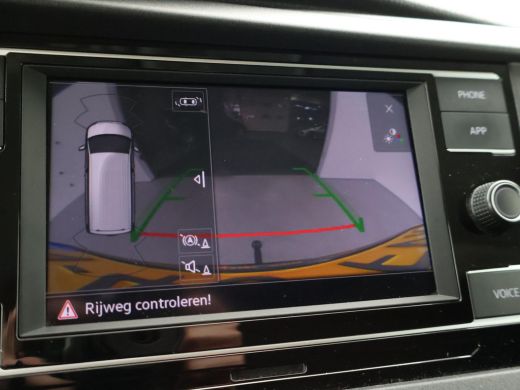 Volkswagen Transporter 2.0 TDI L2H1 HIGHLINE | LMV | TREKHAAK | APPLE CARPLAY | CAMERA | COMFORSTOELEN ActivLease financial lease