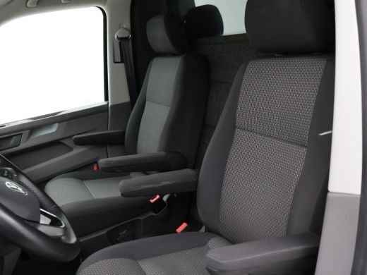 Volkswagen Transporter 2.0 TDI L2H1 HIGHLINE | LMV | TREKHAAK | APPLE CARPLAY | CAMERA | COMFORSTOELEN ActivLease financial lease