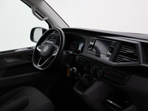 Volkswagen Transporter 2.0 TDI L2H1 HIGHLINE | LMV | TREKHAAK | APPLE CARPLAY | CAMERA | COMFORSTOELEN ActivLease financial lease