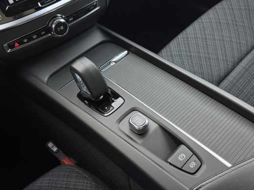 Volvo  V60 2.0 B3 Essential | Achterbank verwarmd | Achteruitrijcamera | Cruise control ActivLease financial lease