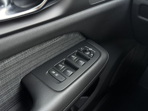 Volvo  V60 2.0 B3 Essential | Achterbank verwarmd | Achteruitrijcamera | Cruise control ActivLease financial lease