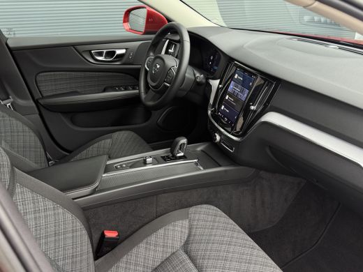 Volvo  V60 2.0 B3 Essential | Achterbank verwarmd | Achteruitrijcamera | Cruise control ActivLease financial lease