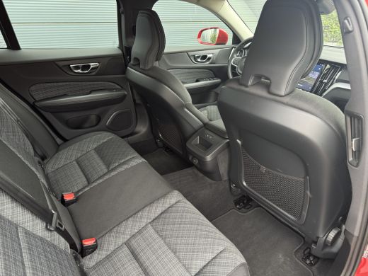Volvo  V60 2.0 B3 Essential | Achterbank verwarmd | Achteruitrijcamera | Cruise control ActivLease financial lease