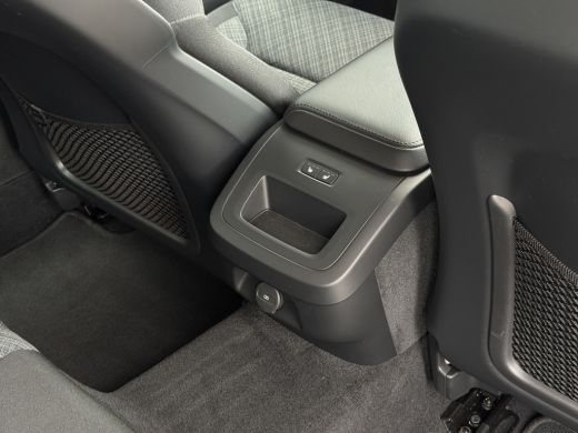 Volvo  V60 2.0 B3 Essential | Achterbank verwarmd | Achteruitrijcamera | Cruise control ActivLease financial lease