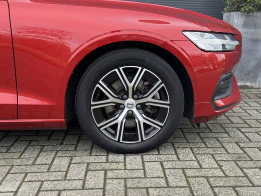 Volvo  V60 2.0 B3 Essential | Achterbank verwarmd | Achteruitrijcamera | Cruise control ActivLease financial lease