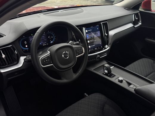 Volvo  V60 2.0 B3 Essential | Achterbank verwarmd | Achteruitrijcamera | Cruise control ActivLease financial lease