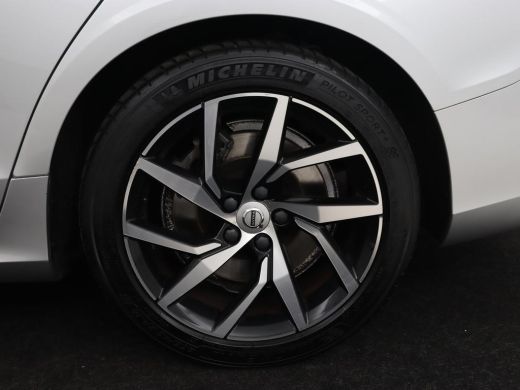 Volvo  V60 2.0 T5 Momentum | 1e eigenaar | Leder | Trekhaak | Adaptive cruise | Stoelverwarming | Carplay | ... ActivLease financial lease