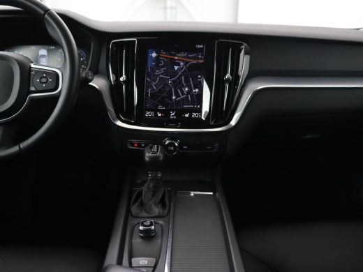 Volvo  V60 2.0 T5 Momentum | 1e eigenaar | Leder | Trekhaak | Adaptive cruise | Stoelverwarming | Carplay | ... ActivLease financial lease