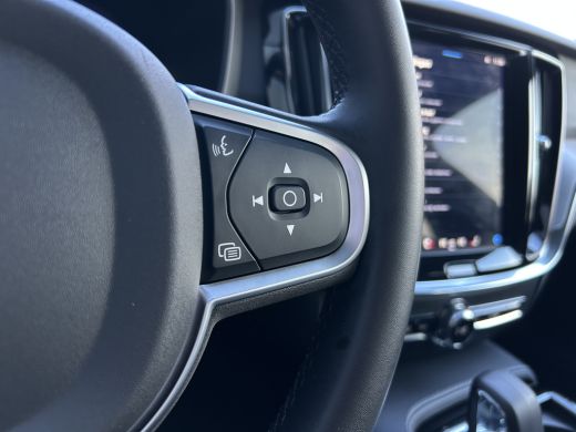 Volvo  V60 2.0 T6 Plug-in hybrid AWD Essential Bright | Trekhaak | Leder | Climate pack | BLIS | Pilot Assist | ActivLease financial lease