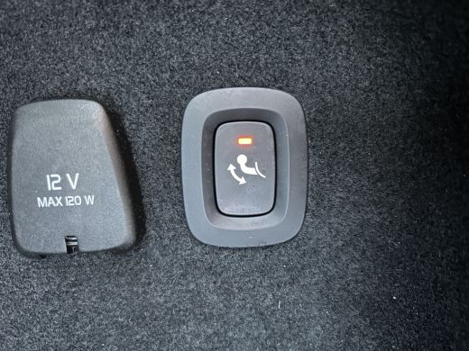 Volvo  V60 2.0 T6 Plug-in hybrid AWD Essential Bright | Trekhaak | Leder | Climate pack | BLIS | Pilot Assist | ActivLease financial lease