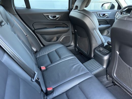 Volvo  V60 2.0 T6 Plug-in hybrid AWD Essential Bright | Trekhaak | Leder | Climate pack | BLIS | Pilot Assist | ActivLease financial lease