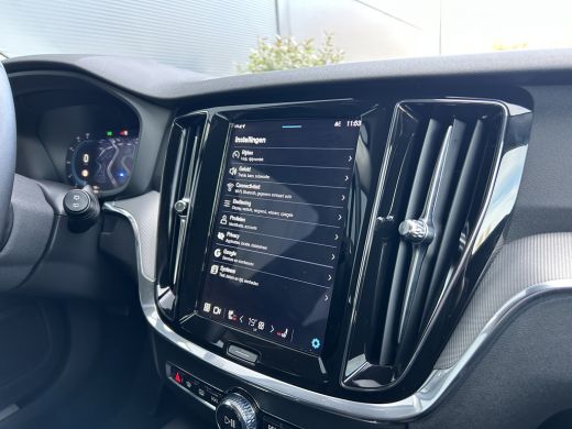 Volvo  V60 2.0 T6 Plug-in hybrid AWD Essential Bright | Trekhaak | Leder | Climate pack | BLIS | Pilot Assist | ActivLease financial lease