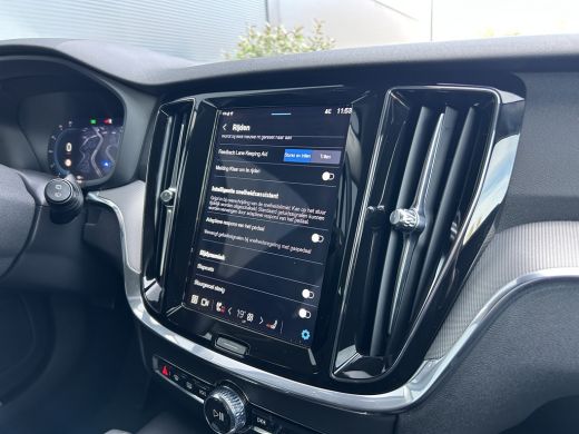 Volvo  V60 2.0 T6 Plug-in hybrid AWD Essential Bright | Trekhaak | Leder | Climate pack | BLIS | Pilot Assist | ActivLease financial lease